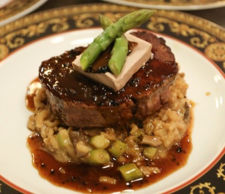 Tournedos Rossini sur lit de risotto d'asperge et champignons